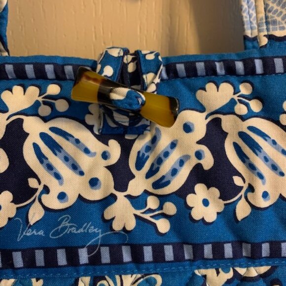 Vera Bradley Tote 13x14 Blue Lagoon Print Three Inside Pockets 12" Handles NWT - Picture 2 of 12